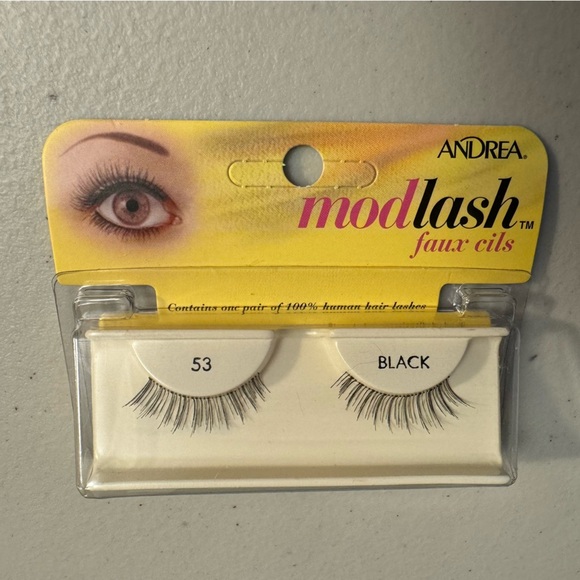 Andrea Eyelashes - Picture 1 of 4